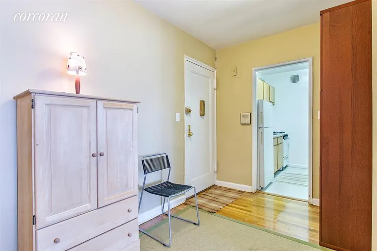 New York City Real Estate | View 715 Ocean Parkway, 4F | Foyer | View 3