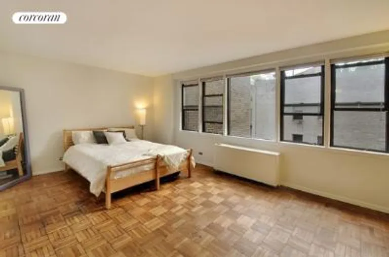 New York City Real Estate | View 201 East 21st Street, 6L | room 2 | View 3