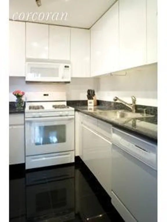 New York City Real Estate | View 236 East 47th Street, 10C | room 2 | View 3