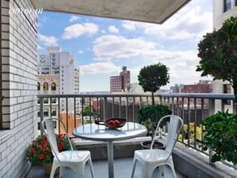 New York City Real Estate | View 70 East 10th Street, 11B | room 3 | View 4