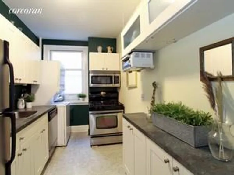 New York City Real Estate | View 25 Stratford Road, D1 | Kitchen | View 2