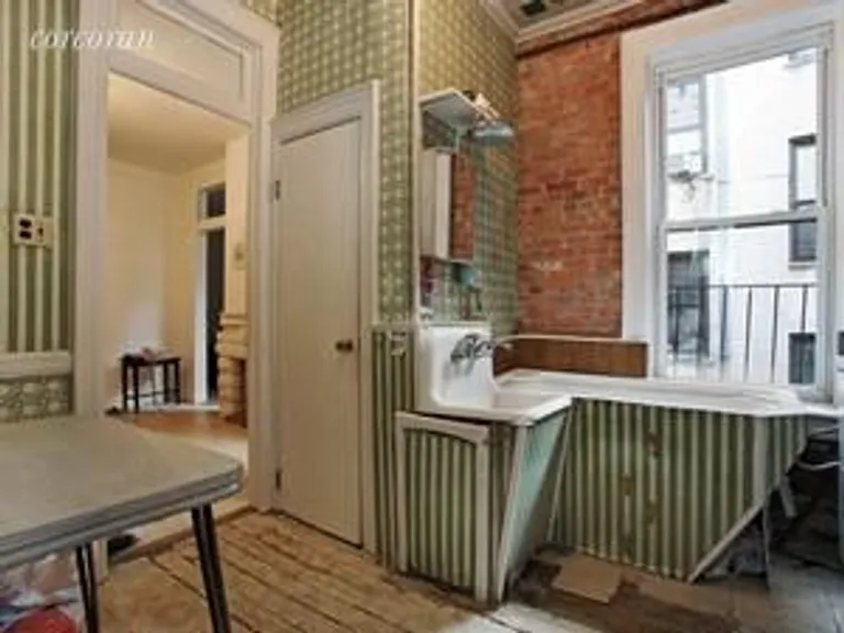 New York City Real Estate | View 124 Thompson Street, 24 | room 2 | View 3