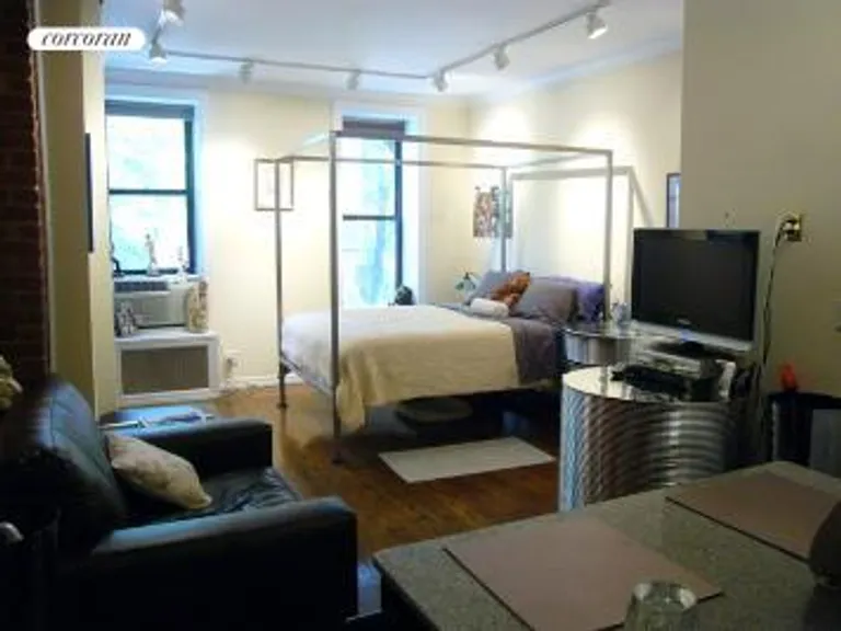 New York City Real Estate | View 212 East 70th Street, 2B | room 3 | View 4