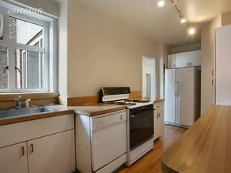 New York City Real Estate | View 179 East 70th Street, 6C | room 5 | View 6