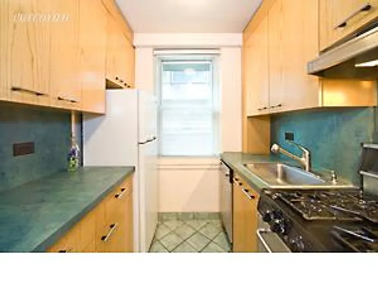 New York City Real Estate | View 221 East 50th Street, 2D | room 2 | View 3