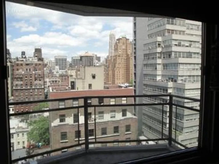 New York City Real Estate | View 118 East 60th Street, 15B | room 3 | View 4