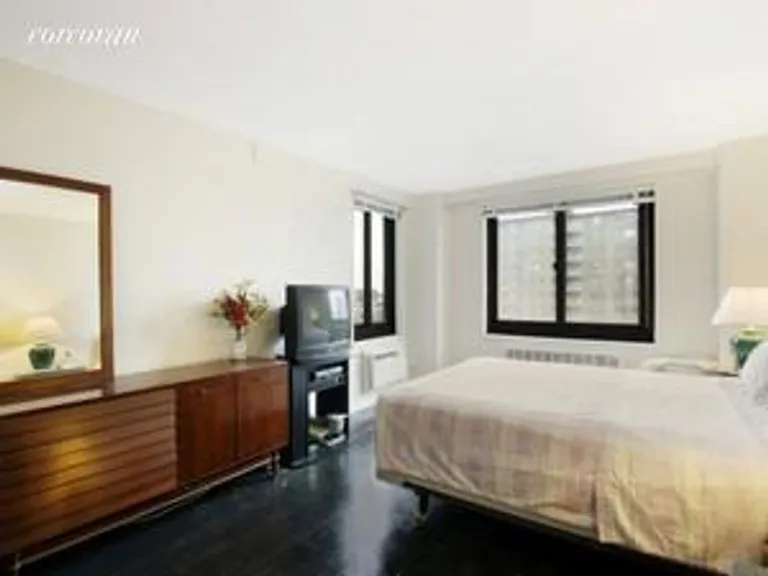 New York City Real Estate | View 185 Hall Street, 1118 | room 1 | View 2