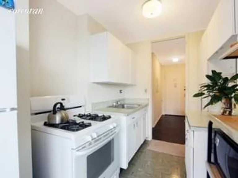 New York City Real Estate | View 185 Hall Street, 1118 | room 3 | View 4