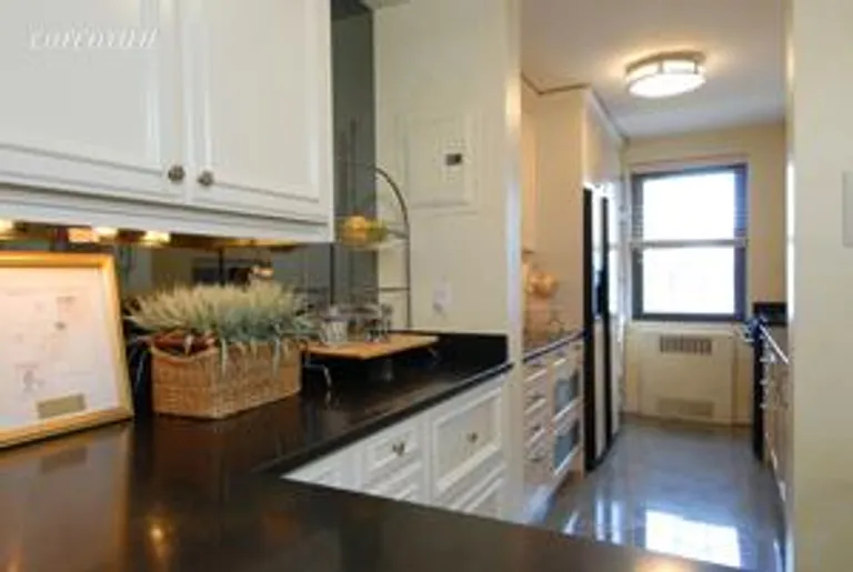 New York City Real Estate | View 233 East 69th Street, 14KLM | room 2 | View 3