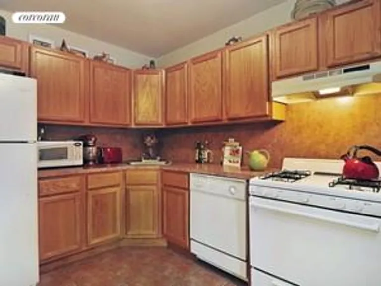 New York City Real Estate | View 589 17th Street, 2L | 2 Beds, 1 Bath | View 1