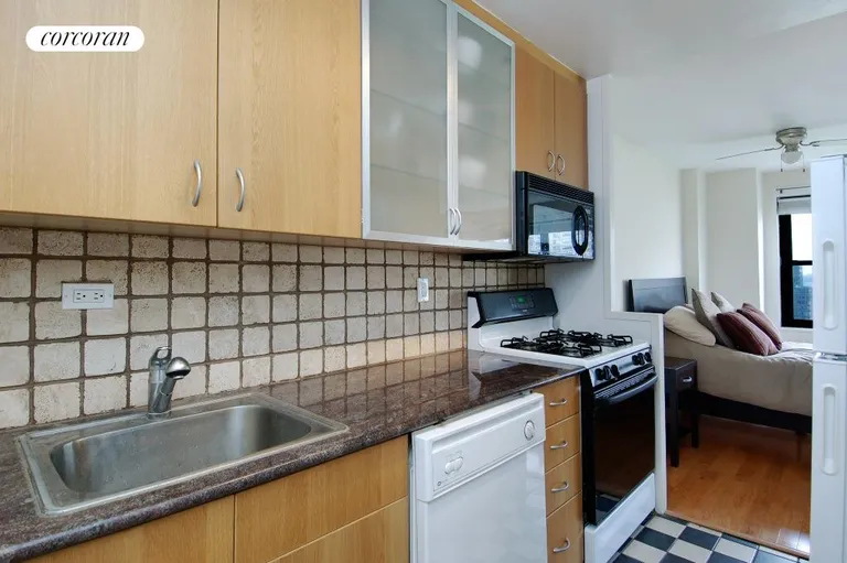 New York City Real Estate | View 160 West End Avenue, 15G | room 2 | View 3