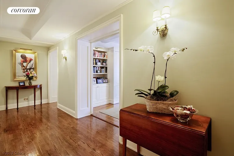 New York City Real Estate | View 425 East 86th Street, 11BC | Entrance Gallery | View 3