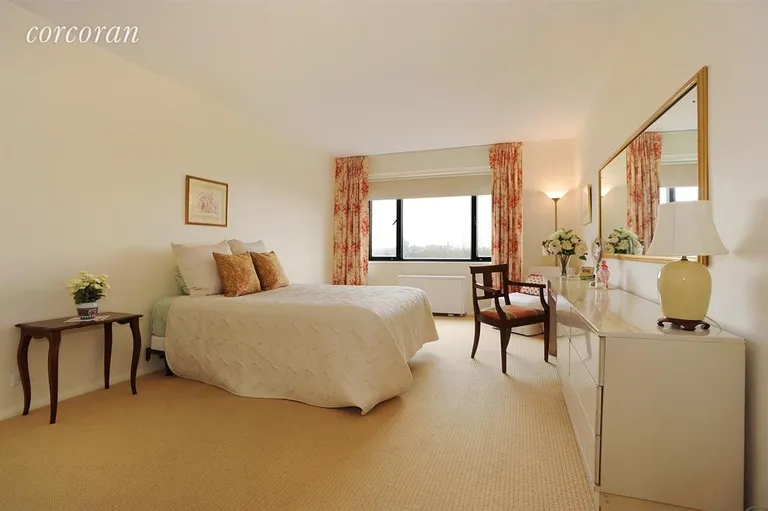 New York City Real Estate | View 180 East End Avenue, 9E | Master Bedroom | View 5