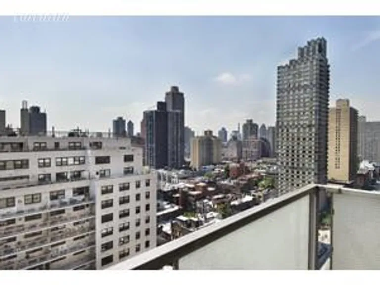 New York City Real Estate | View 250 East 87th Street, 21H | room 1 | View 2