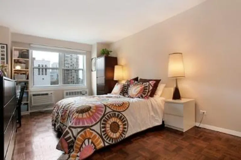 New York City Real Estate | View 300 East 71st Street, 15C | room 2 | View 3