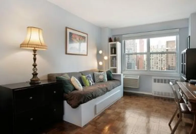 New York City Real Estate | View 300 East 71st Street, 15C | room 3 | View 4
