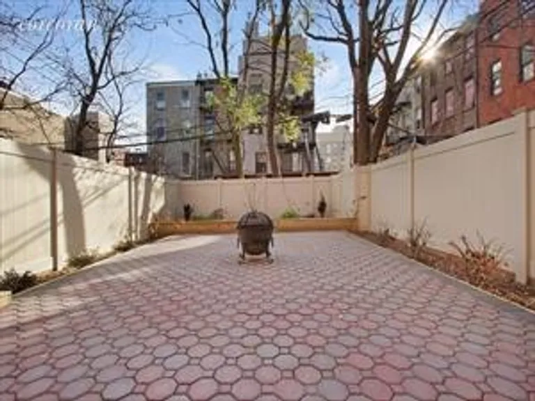New York City Real Estate | View 290 Greene Avenue, 1 | room 7 | View 8