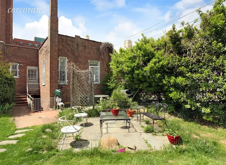 New York City Real Estate | View 164 South Oxford Street | Carriage House Courtyard | View 12
