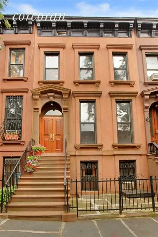 New York City Real Estate | View 36 Park Place | 6 Beds, 2 Baths | View 1