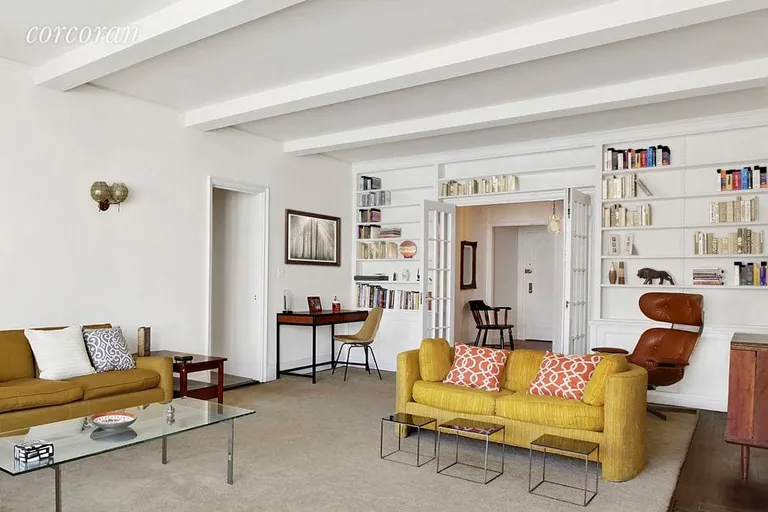 New York City Real Estate | View 333 East 68th Street, 8B | Living Room/Foyer | View 2
