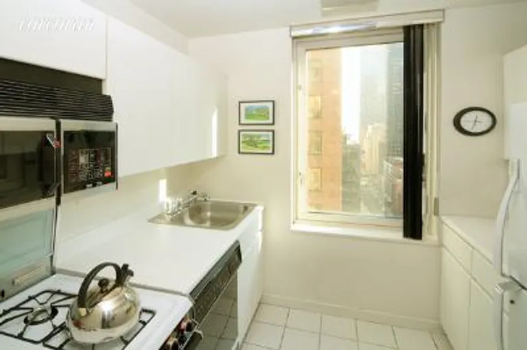 New York City Real Estate | View 145 East 48th Street, 18F | room 2 | View 3