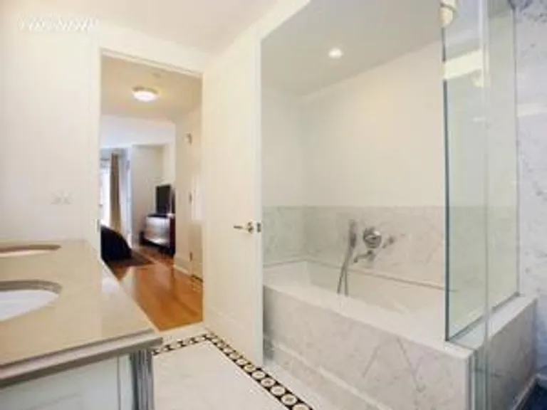 New York City Real Estate | View 205 West 76th Street, 901 | room 4 | View 5