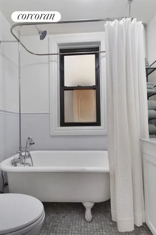 New York City Real Estate | View 483 12th Street, 2R | Bathroom | View 7