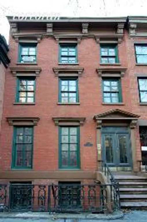 New York City Real Estate | View 72 South Portland Avenue, 11217 | 2 Beds, 1 Bath | View 1
