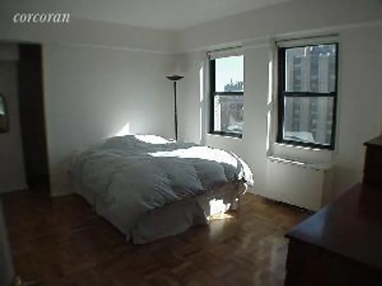 New York City Real Estate | View 201 East 21st Street, 20K | room 1 | View 2