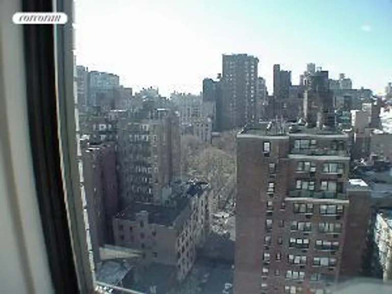 New York City Real Estate | View 201 East 21st Street, 20K | room 5 | View 6