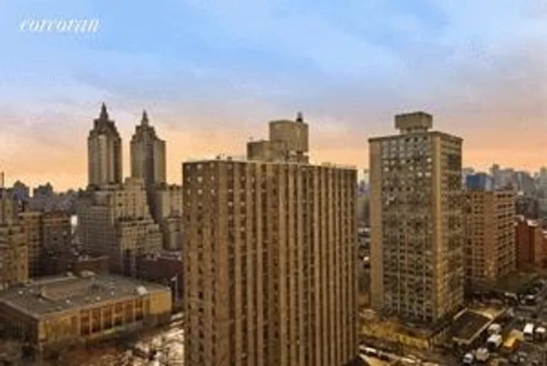 New York City Real Estate | View 100 West 93rd Street, 20J | room 2 | View 3