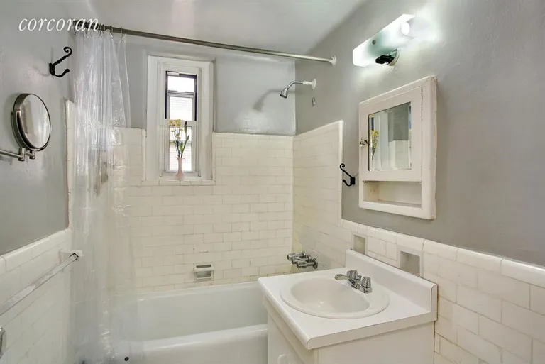 New York City Real Estate | View 59 Pineapple Street, 6E | Bathroom | View 4