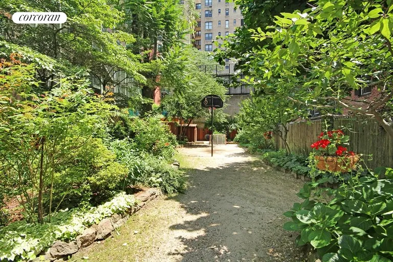 New York City Real Estate | View 33 West 93rd Street, 3Q | Back Yard | View 12