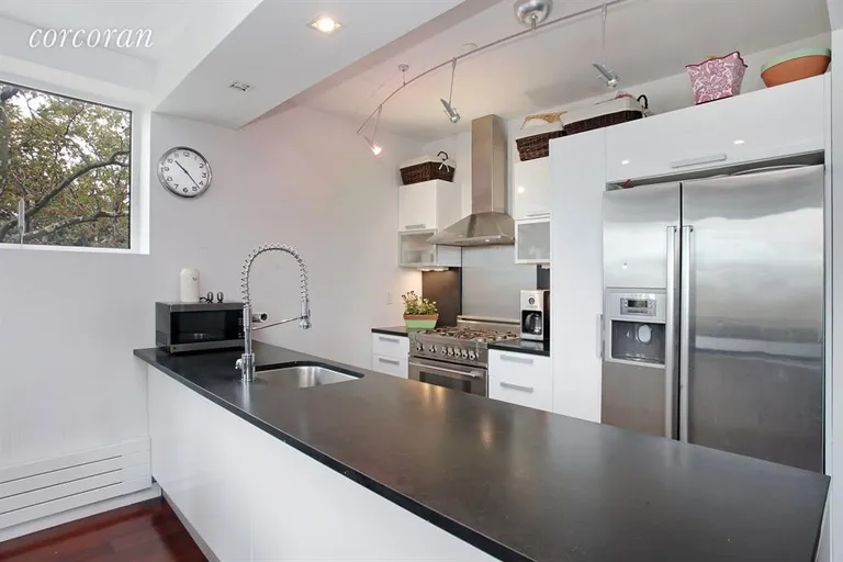 New York City Real Estate | View 639 6th Avenue, 4 | 2 Beds, 2 Baths | View 1
