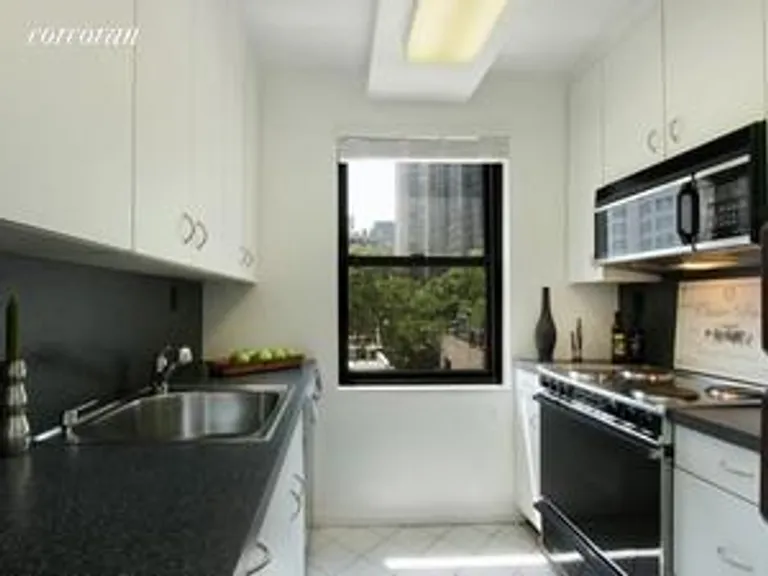 New York City Real Estate | View 235 East 49th Street, 7B | room 4 | View 5
