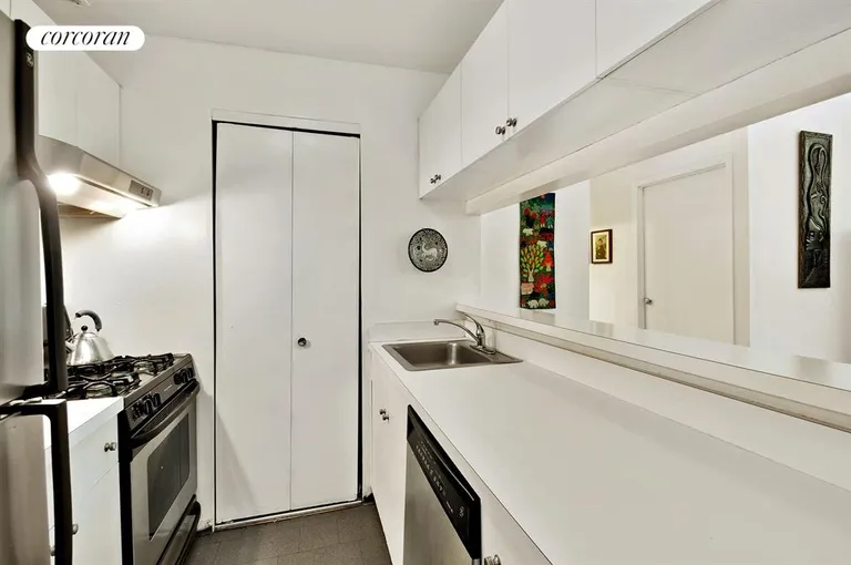New York City Real Estate | View 372 Dekalb Avenue, 2B | Kitchen | View 3
