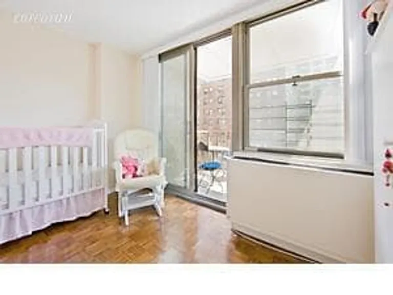 New York City Real Estate | View 301 East 79th Street, 5S | room 2 | View 3