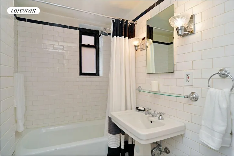 New York City Real Estate | View 410 West 24th Street, 11B | room 3 | View 4