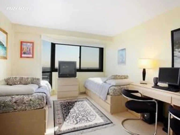 New York City Real Estate | View 1725 York Avenue, 30CD | Spacious bedroom with full river view | View 5