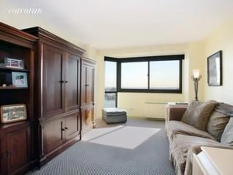 New York City Real Estate | View 1725 York Avenue, 30CD | Spacious bedroom with full river view | View 4