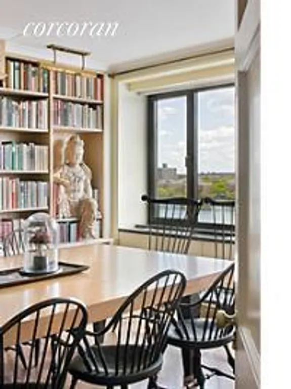 New York City Real Estate | View 10 Gracie Square, 7D | room 1 | View 2