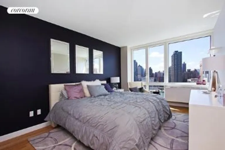 New York City Real Estate | View 415 Main Street, 6G | MBR w/ensuite bath | View 3