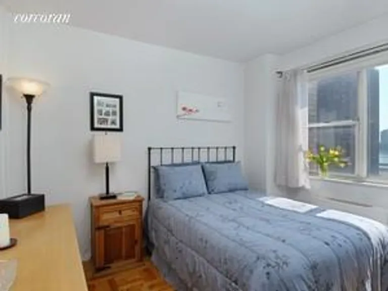 New York City Real Estate | View 300 East 40th Street, 8G | room 1 | View 2