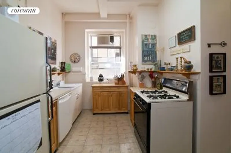 New York City Real Estate | View 302 West 86th Street, 2B | room 2 | View 3