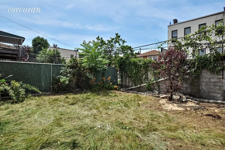 New York City Real Estate | View 123 George Street | Side Yard | View 4