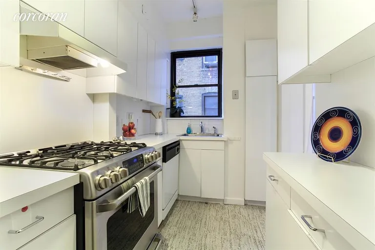 New York City Real Estate | View 60 West 68th Street, 7ABG | Kitchen | View 3