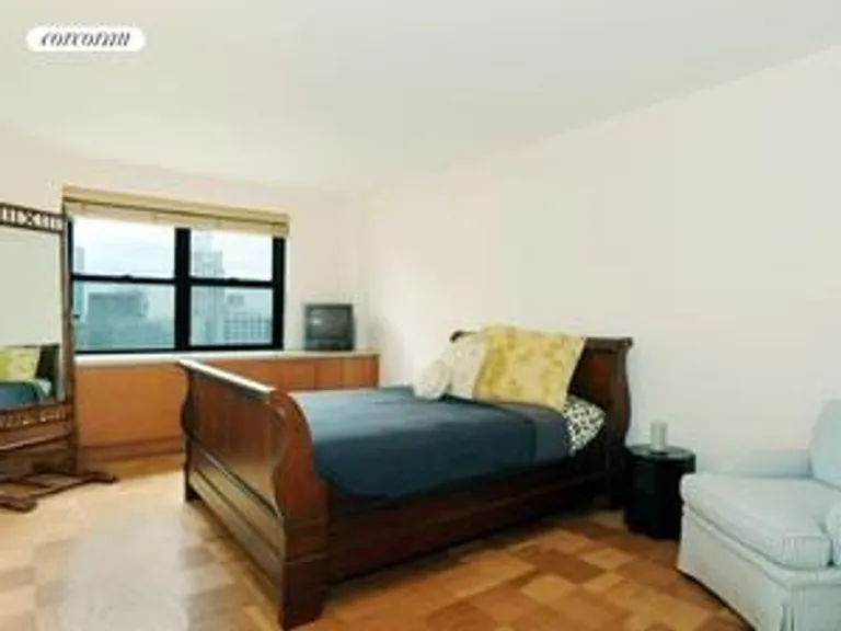 New York City Real Estate | View 205 West End Avenue, 20L | South facing and oversized | View 4