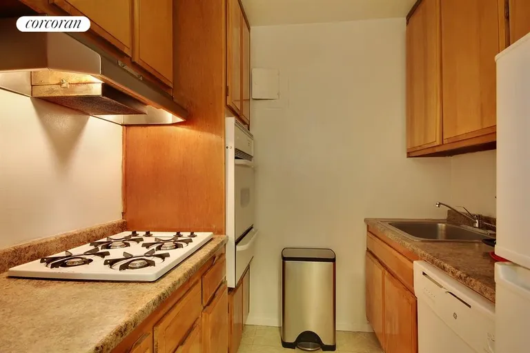 New York City Real Estate | View 7 East 14th Street, 1028 | Kitchen | View 4
