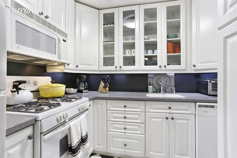 New York City Real Estate | View 7 East 35th Street, 10E | With full sized appliances! | View 5