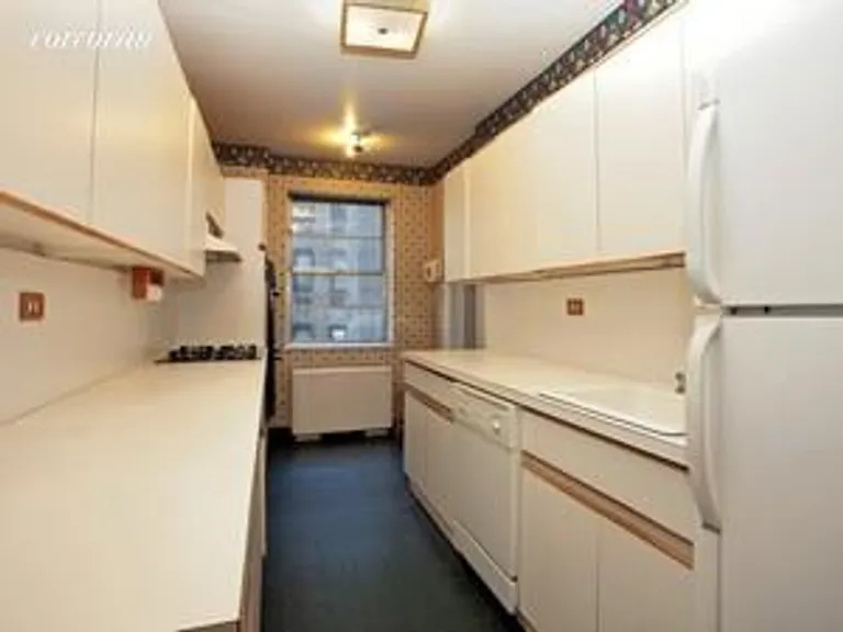 New York City Real Estate | View 180 East End Avenue, 3H | room 9 | View 10